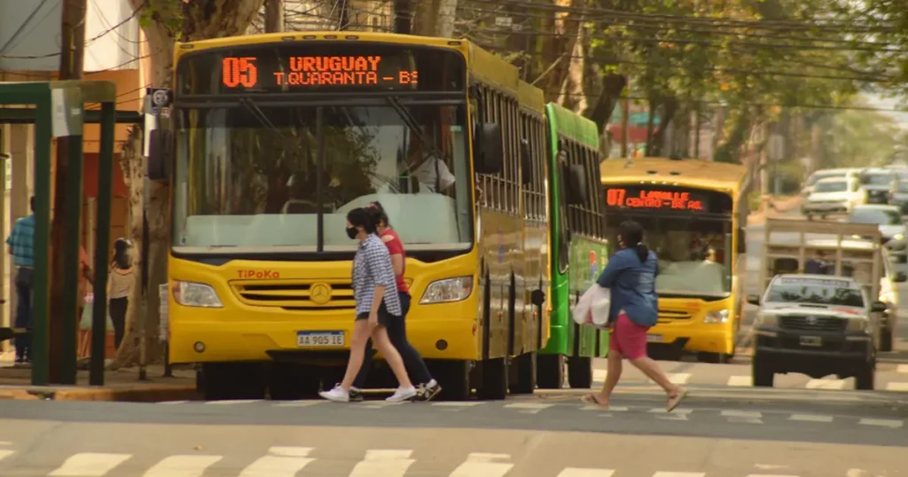Jueves y viernes sin transporte urbano: arrancó el paro nacional de colectivos por 48 horas convocado por UTA para el interior del país; total adhesión en Posadas 16 VFV4ZLTGPFFK7MDNXNW3XKN2KY