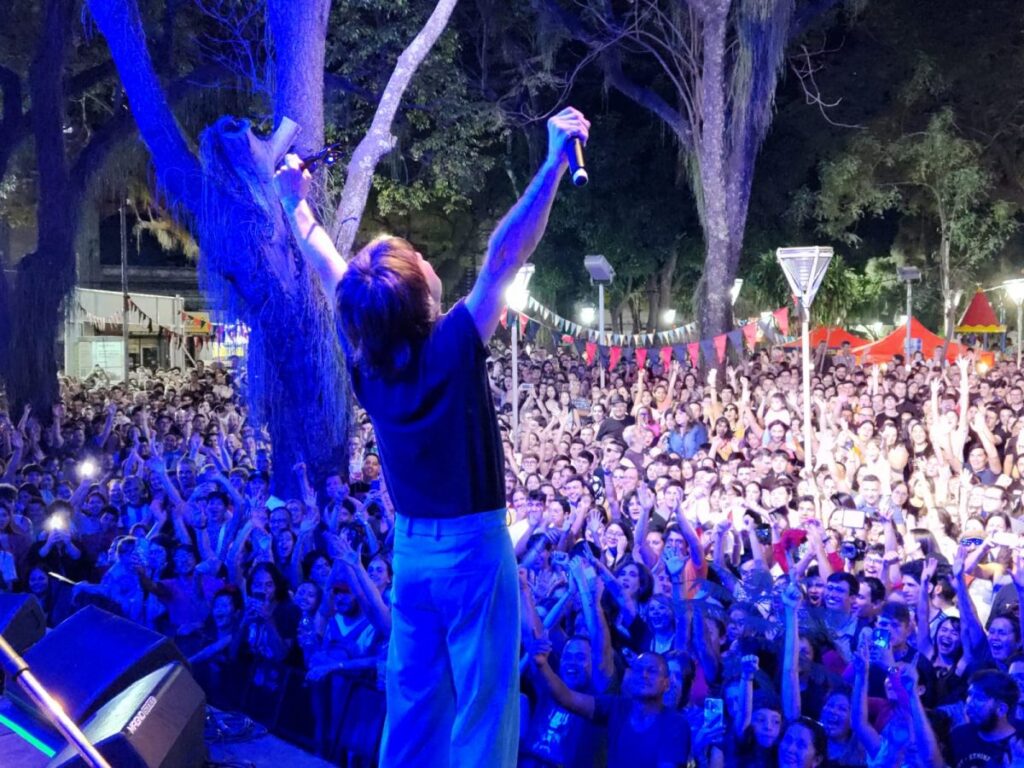 Turf copó y brilló a puro rock en Posadas 8 Show de Turf en el Black Friday Posadas 1