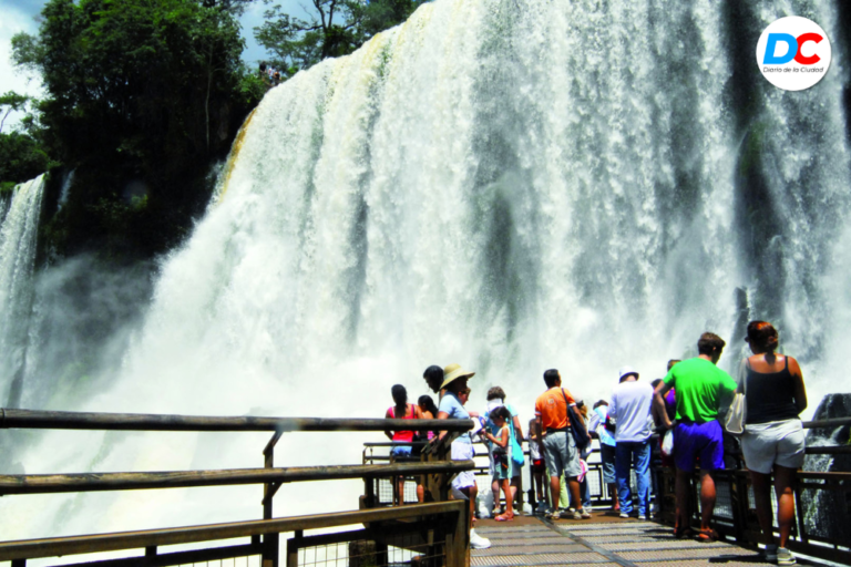 Destacan que más de 25 mil turistas visitaron las Cataratas del Iguazú en la primera semana del año imagen-5